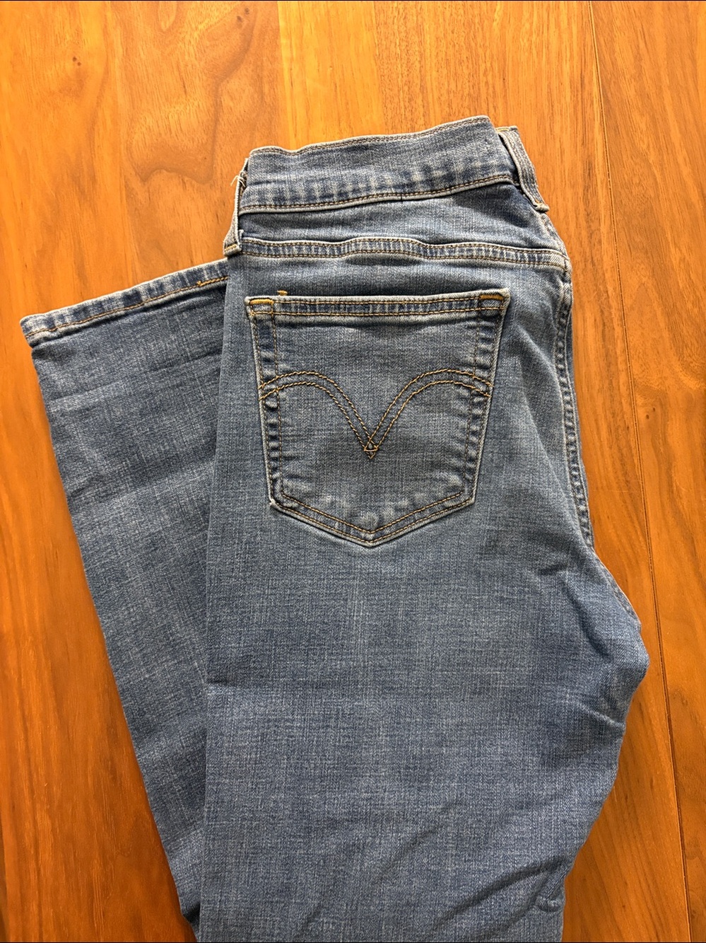 Levi’s women’s jeans 27x27 classic and popular - Picture 3 of 6